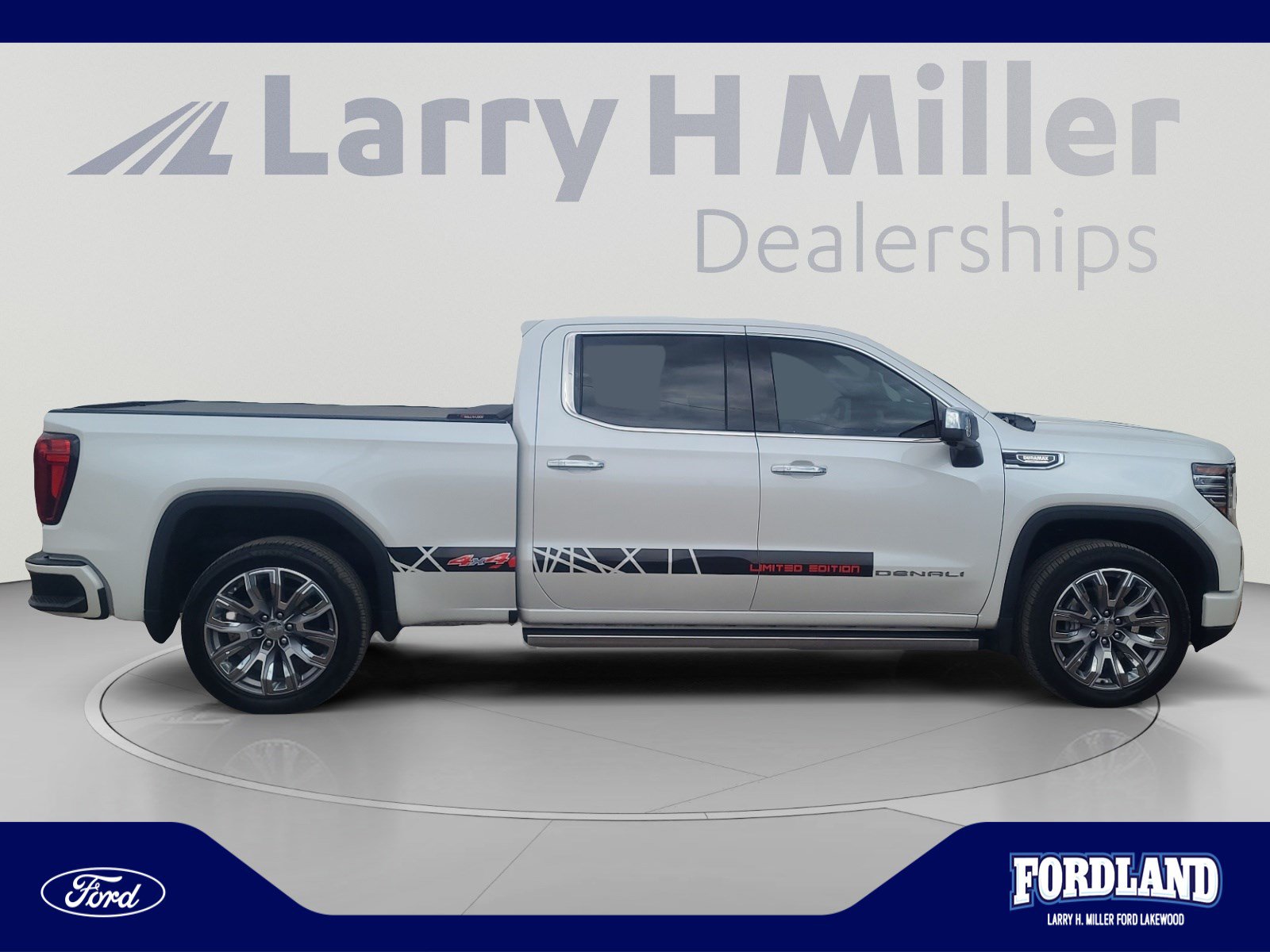 Used 2024 GMC Sierra 1500 Denali w/ Denali Reserve Package AWD/4WD image 6