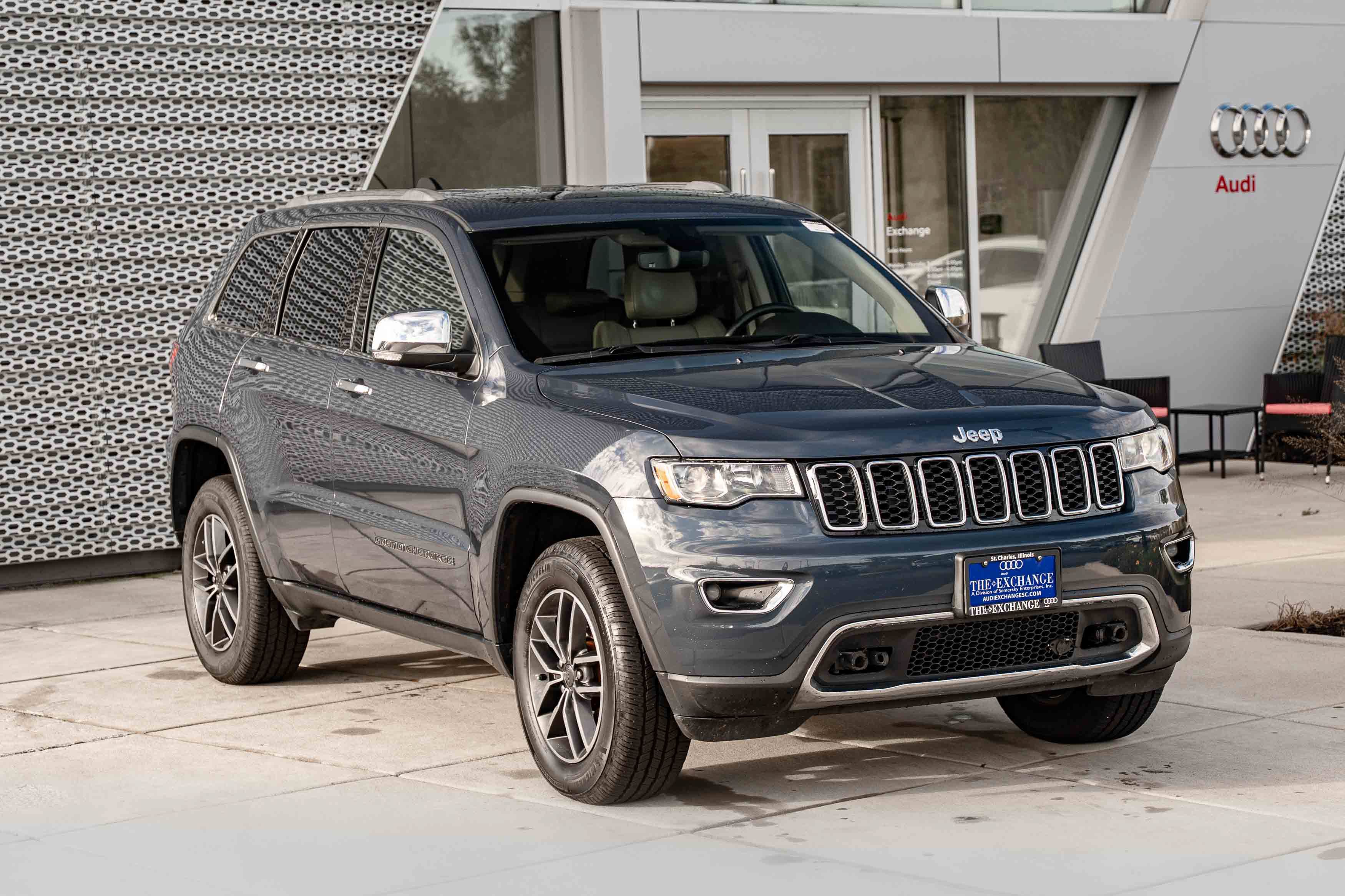 Used 2019 Jeep Grand Cherokee Limited w/ Trailer Tow Group IV AWD/4WD image 2