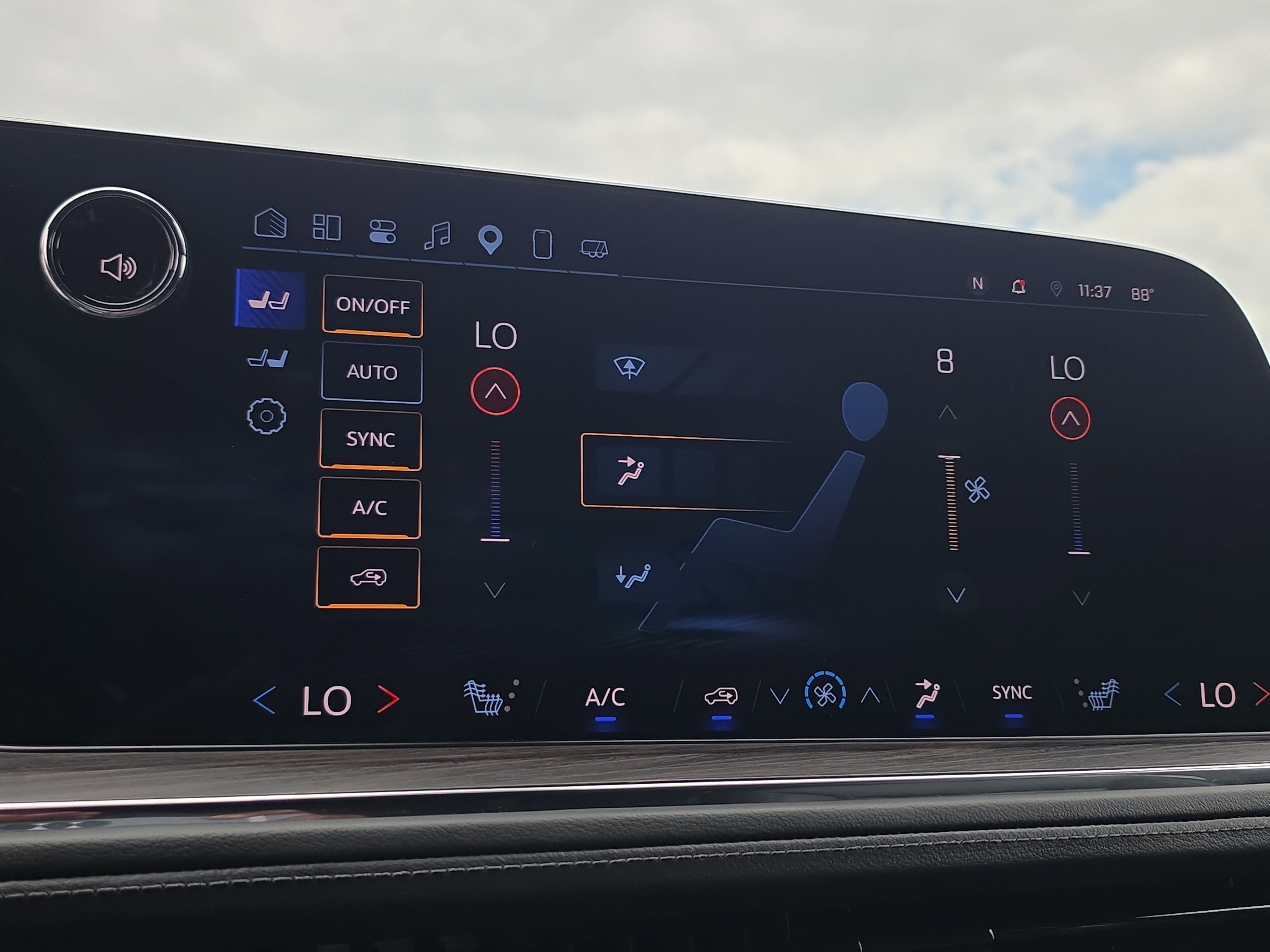 Used 2025 Chevrolet Suburban Z71 AWD/4WD image 30
