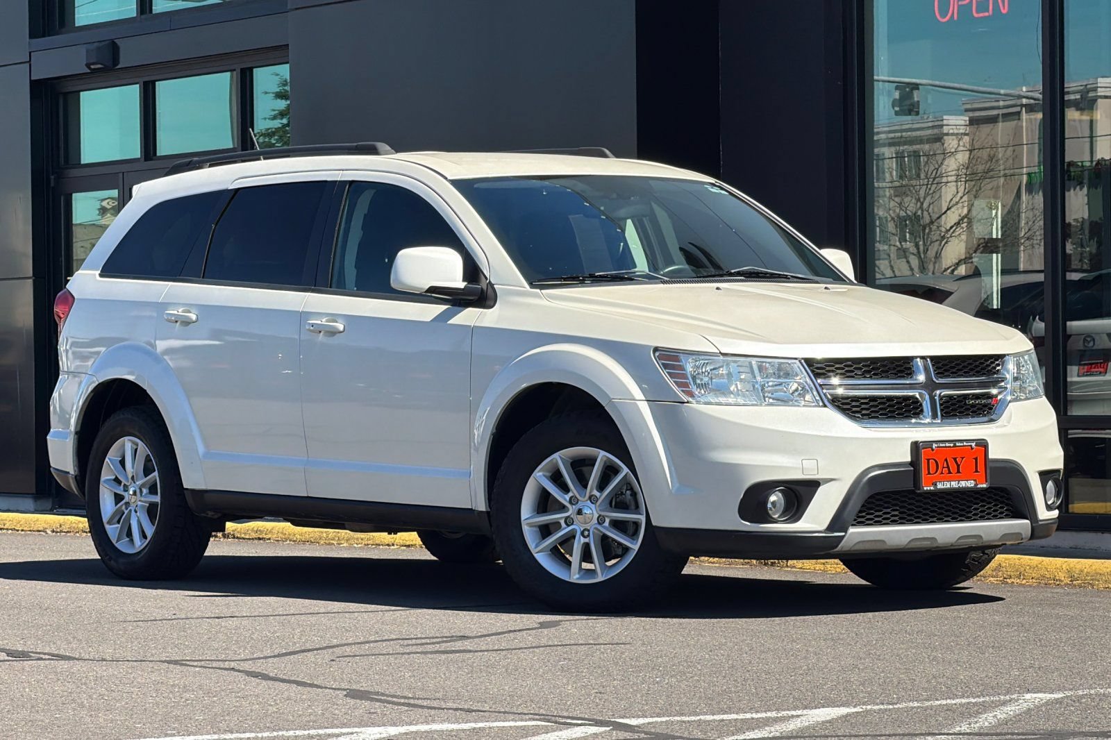 Used 2013 Dodge Journey SXT w/ Flexible Seating Group FWD image 2