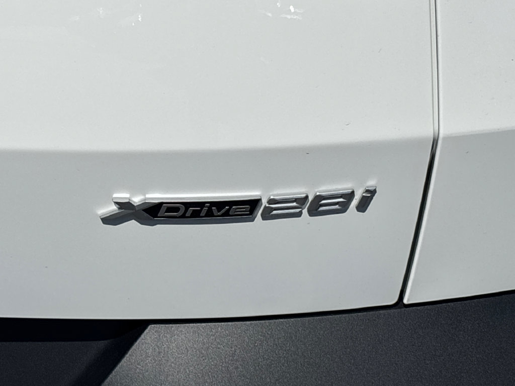 New 2026 BMW X2 xDrive28i AWD/4WD image 12