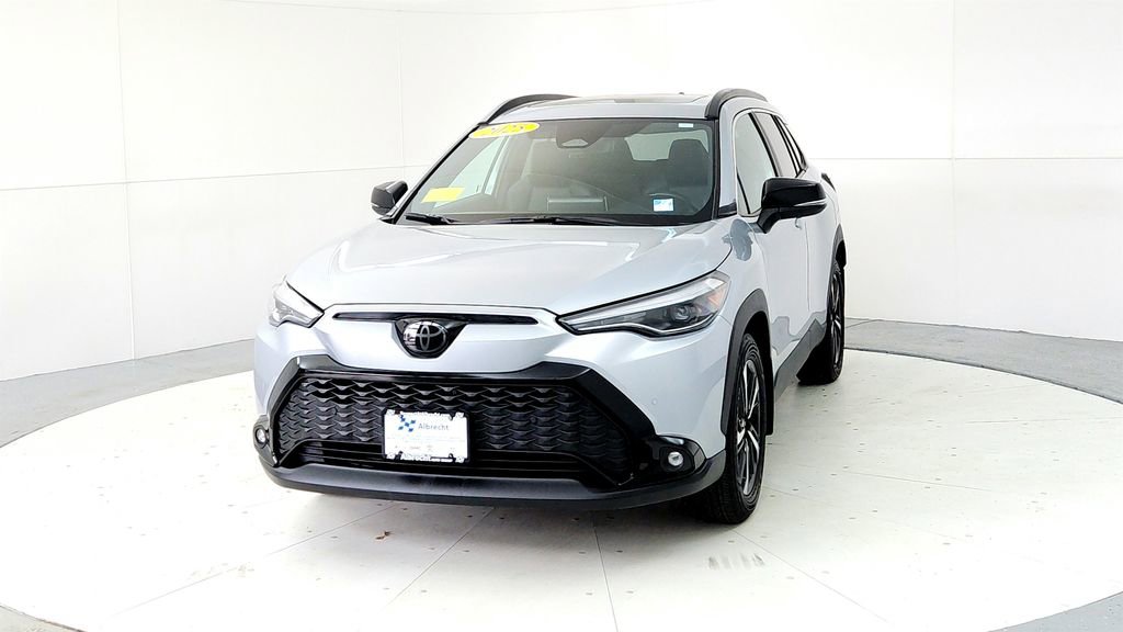 Used 2025 Toyota Corolla Cross AWD Hybrid w/ Convenience Package image 2