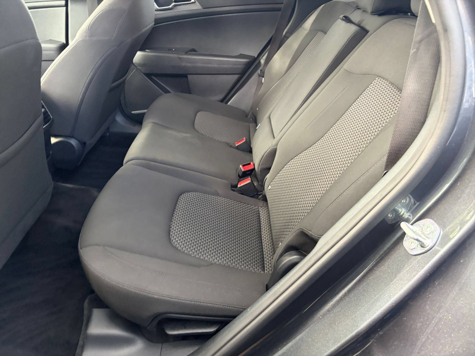 Used 2025 Kia Sportage LX FWD image 35