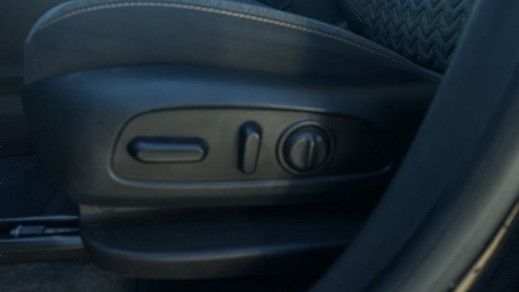 Used 2023 Chevrolet Equinox LT AWD/4WD image 34