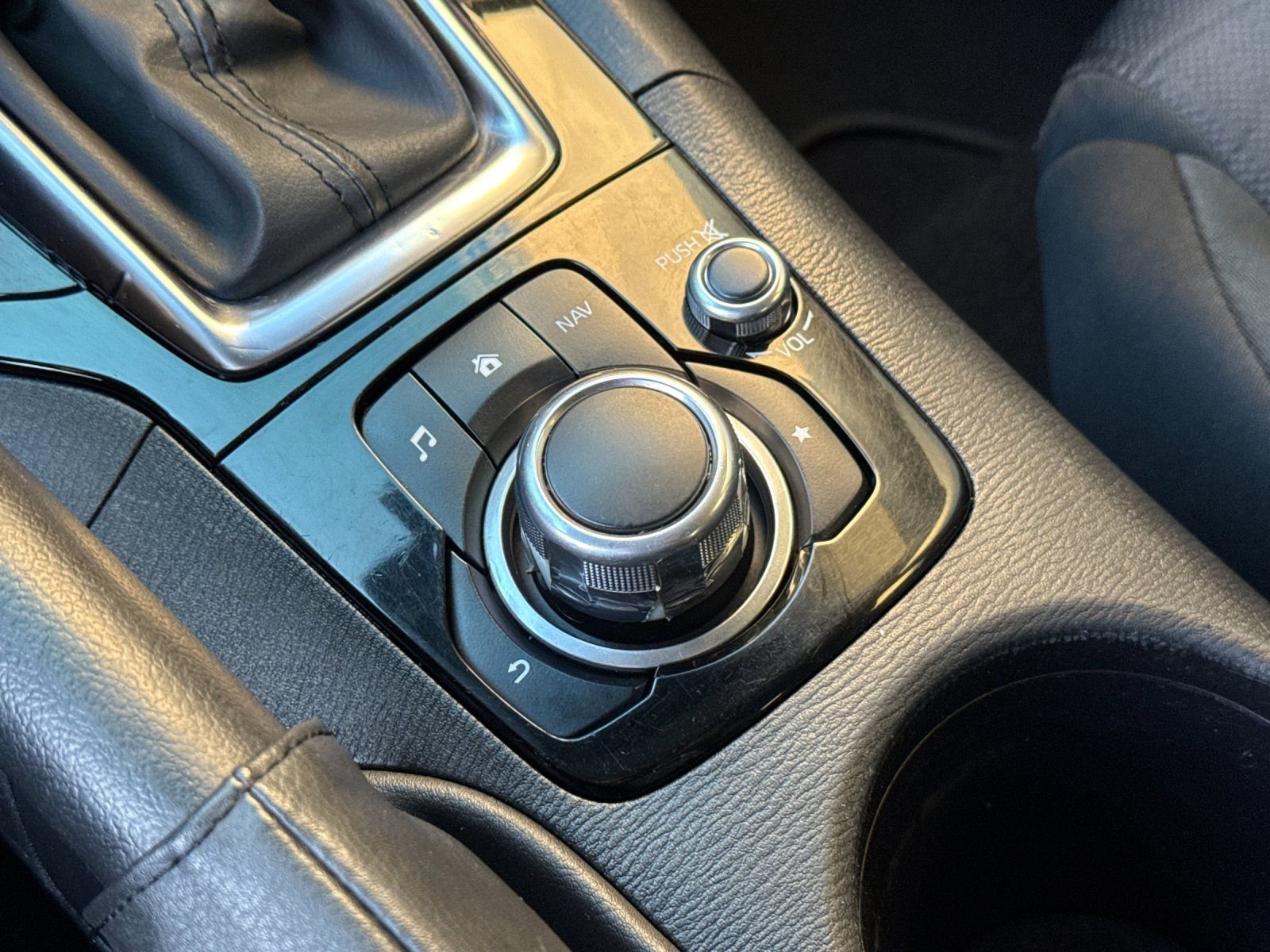 Used 2015 MAZDA MAZDA3 i Sport image 27