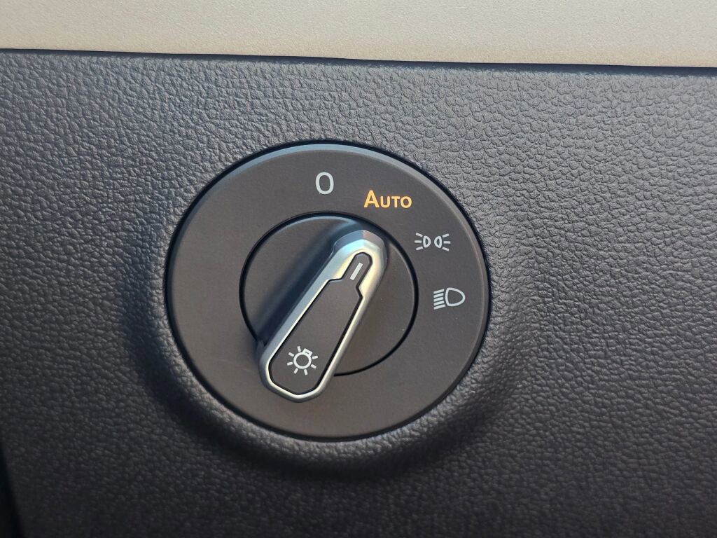 New 2025 Volkswagen Taos SE image 26