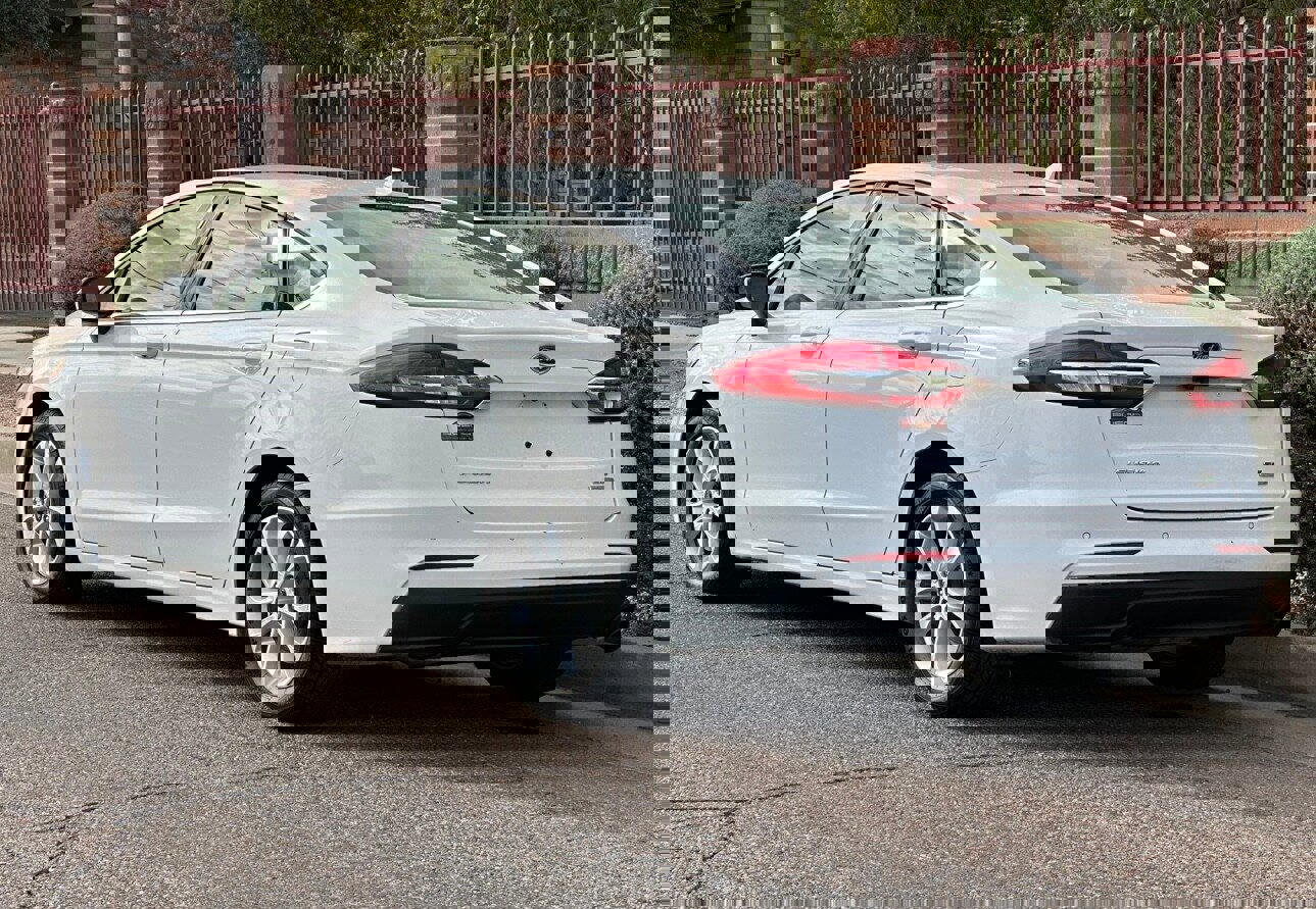 Used 2020 Ford Fusion SE image 4