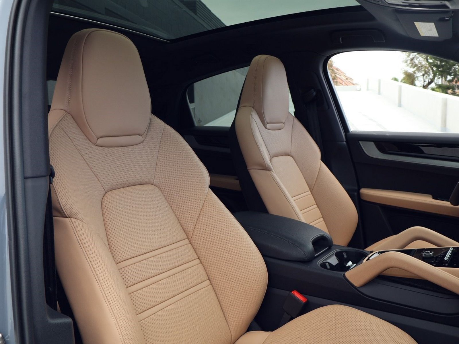 New 2026 Porsche Cayenne Coupe AWD/4WD image 24