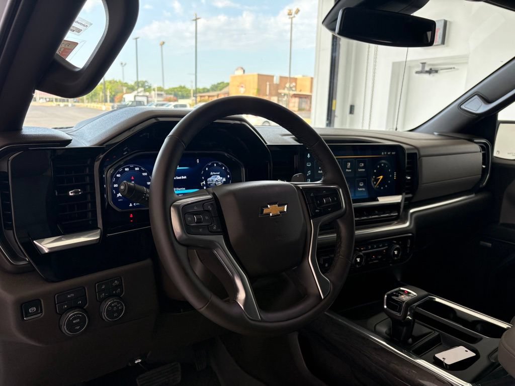 Used 2026 Chevrolet Silverado 1500 LTZ w/ LTZ Convenience Package II AWD/4WD image 2