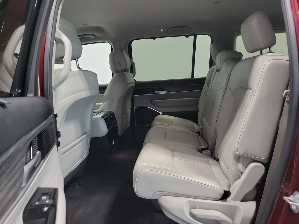 Used 2023 Jeep Wagoneer L Series II w/ Convenience Group I AWD/4WD image 32