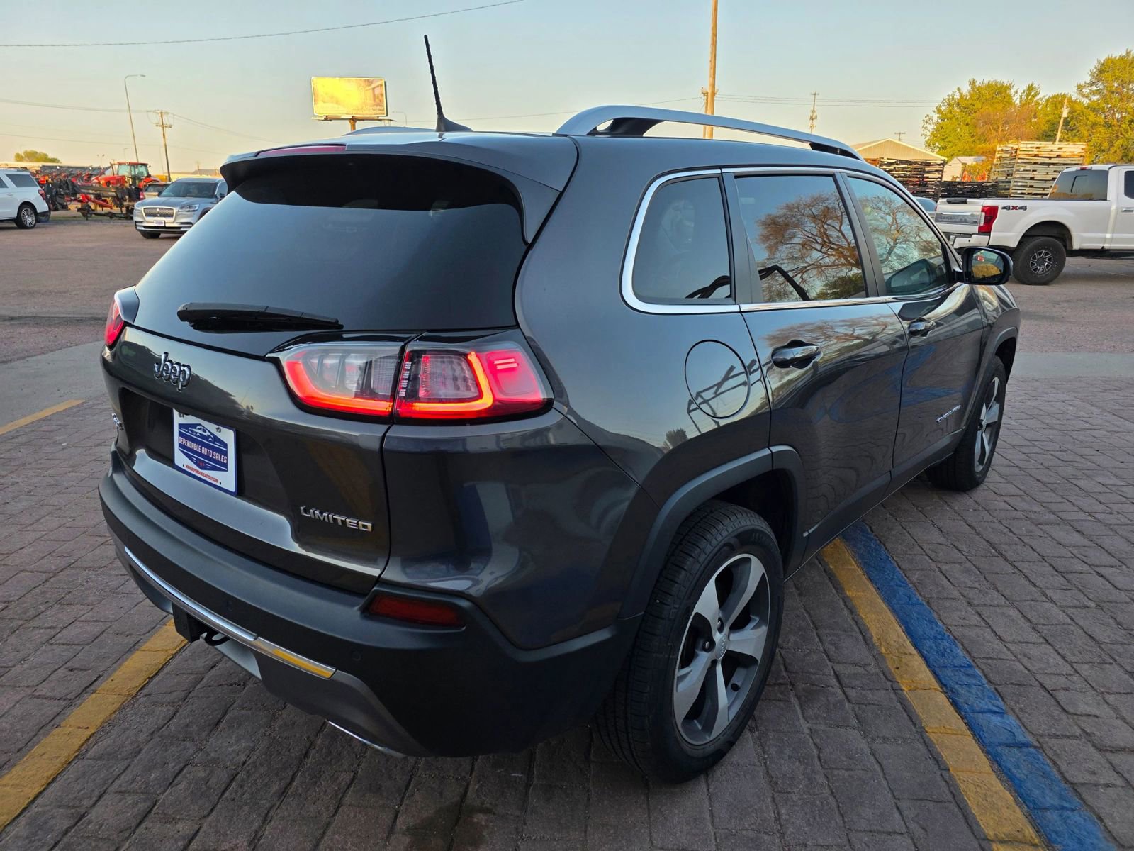 Used 2020 Jeep Cherokee Limited w/ Trailer Tow Group AWD/4WD image 5