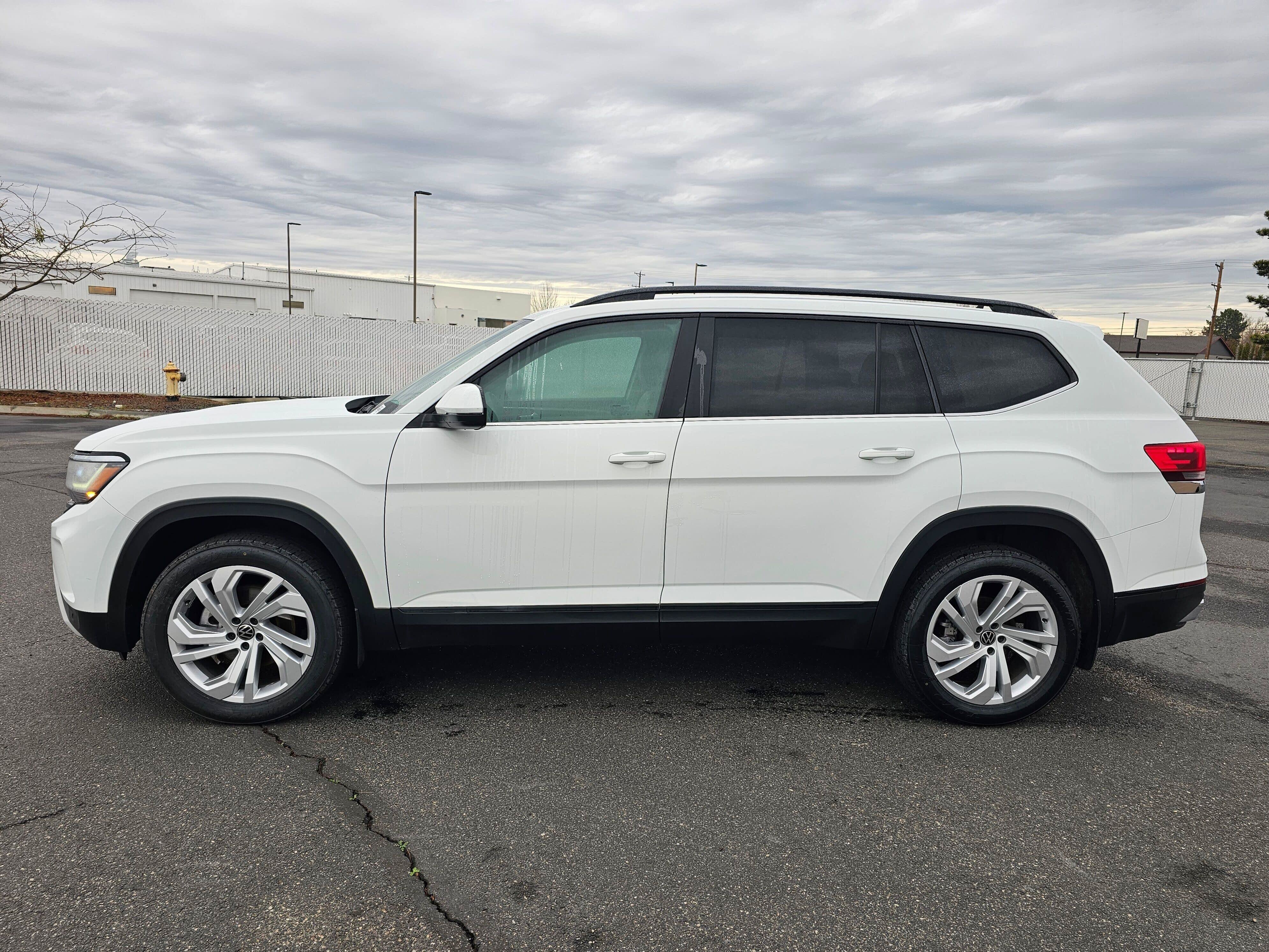 Used 2023 Volkswagen Atlas SE AWD/4WD image 3