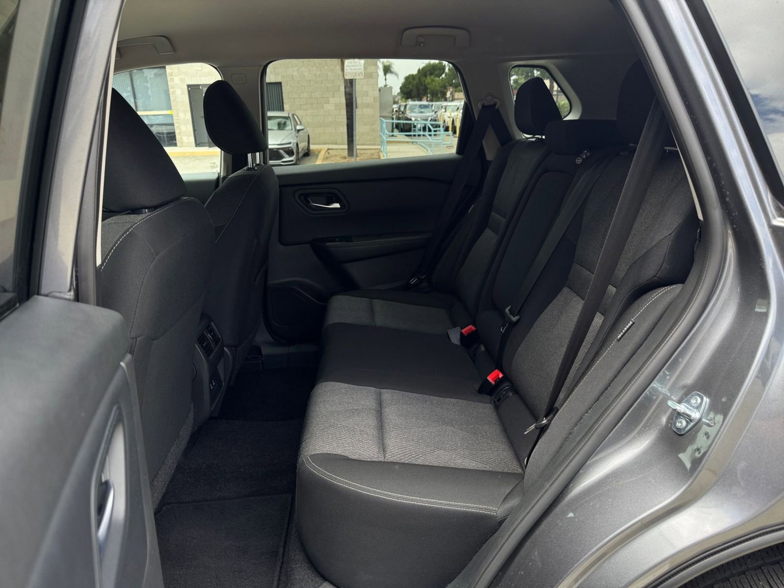 Used 2025 Nissan Rogue SV FWD image 28