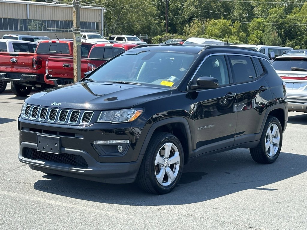 Used 2018 Jeep Compass Latitude image 2