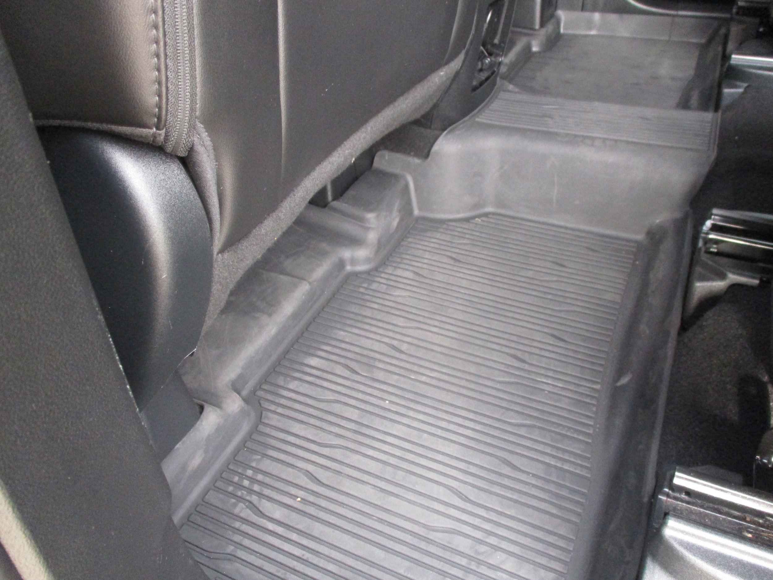 Used 2023 Ford Explorer XLT w/ Equipment Group 202A AWD/4WD image 41
