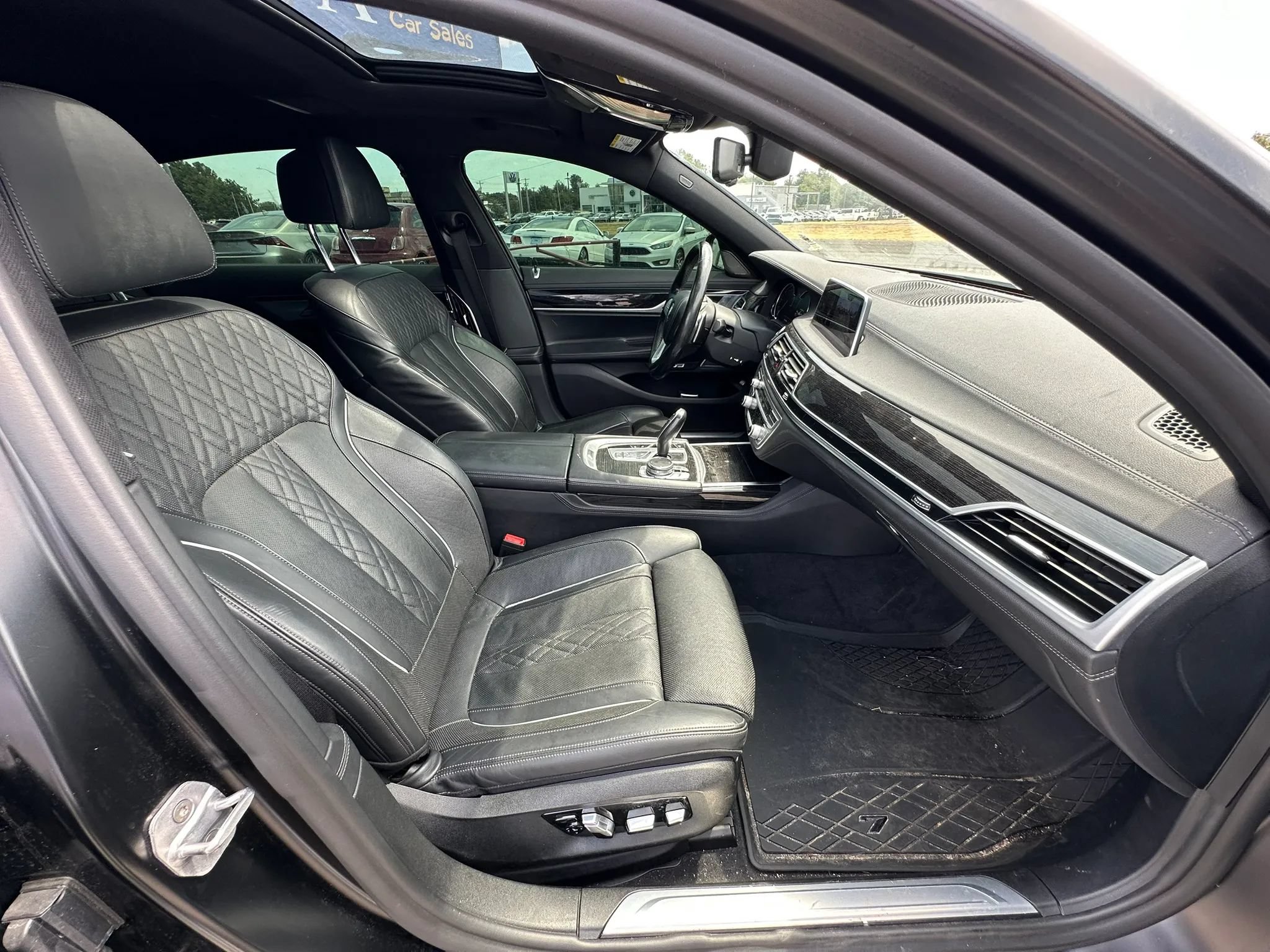 Used 2018 BMW 750i RWD image 13