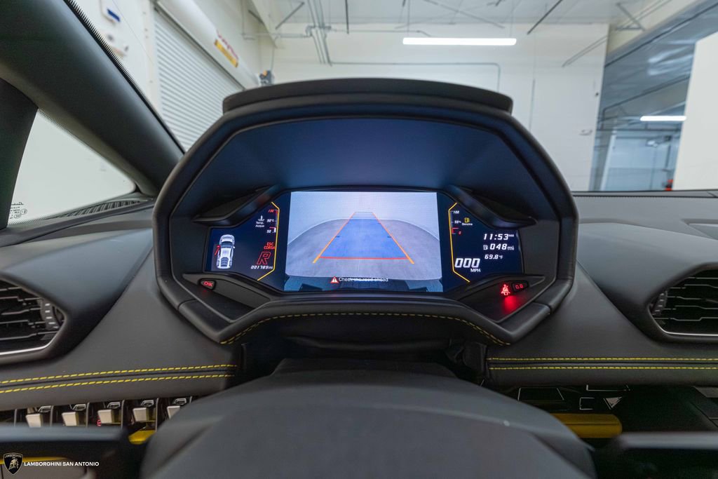 Used 2020 Lamborghini Huracan EVO RWD image 38