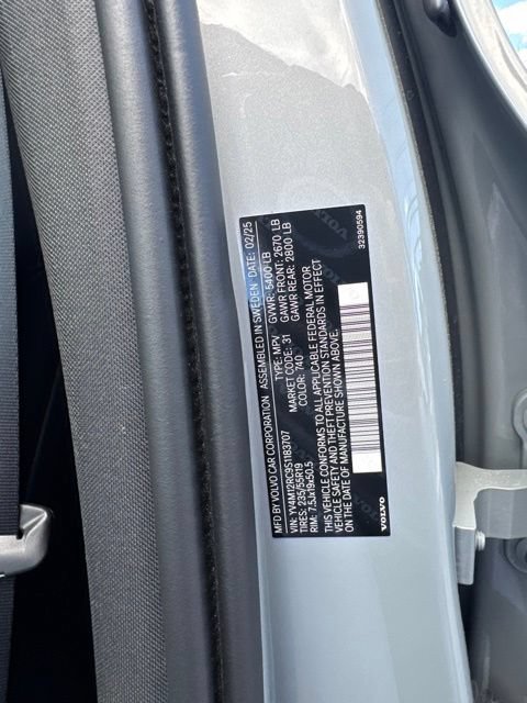 Certified 2025 Volvo XC60 B5 Plus AWD/4WD image 28
