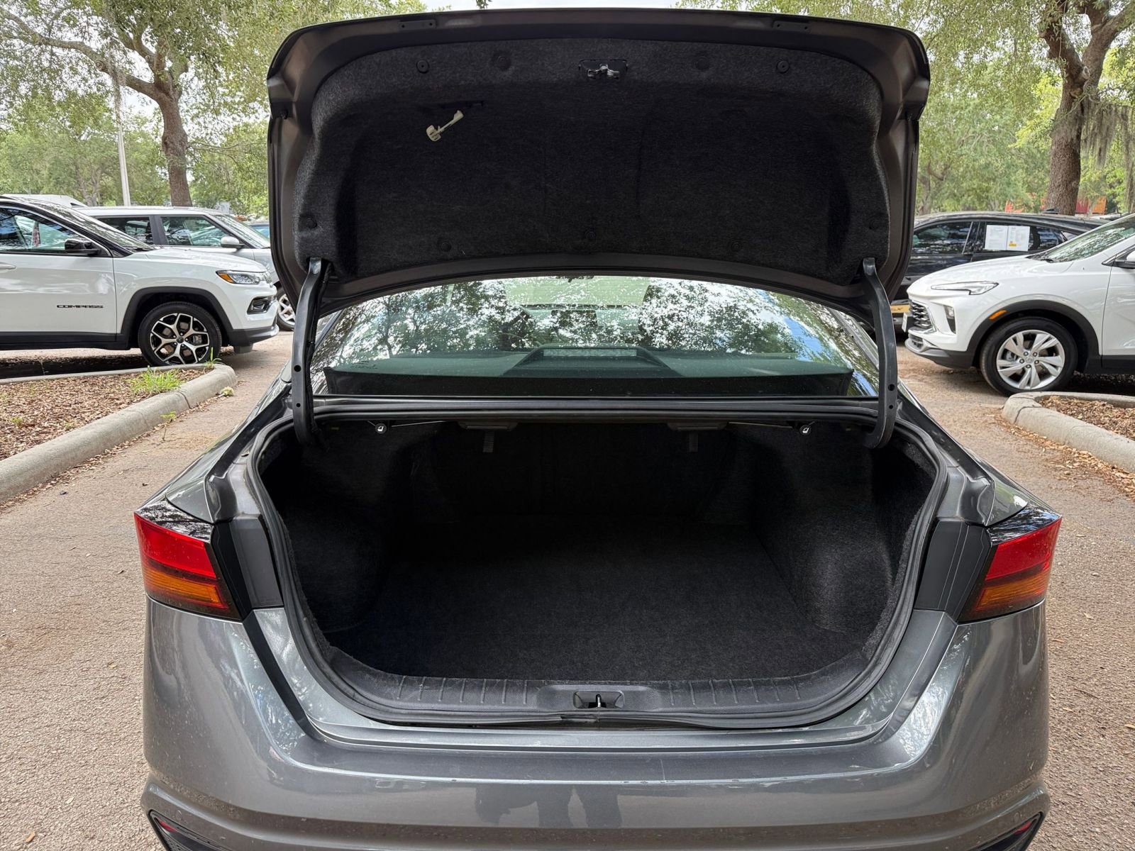Used 2024 Nissan Altima 2.5 SV FWD image 28