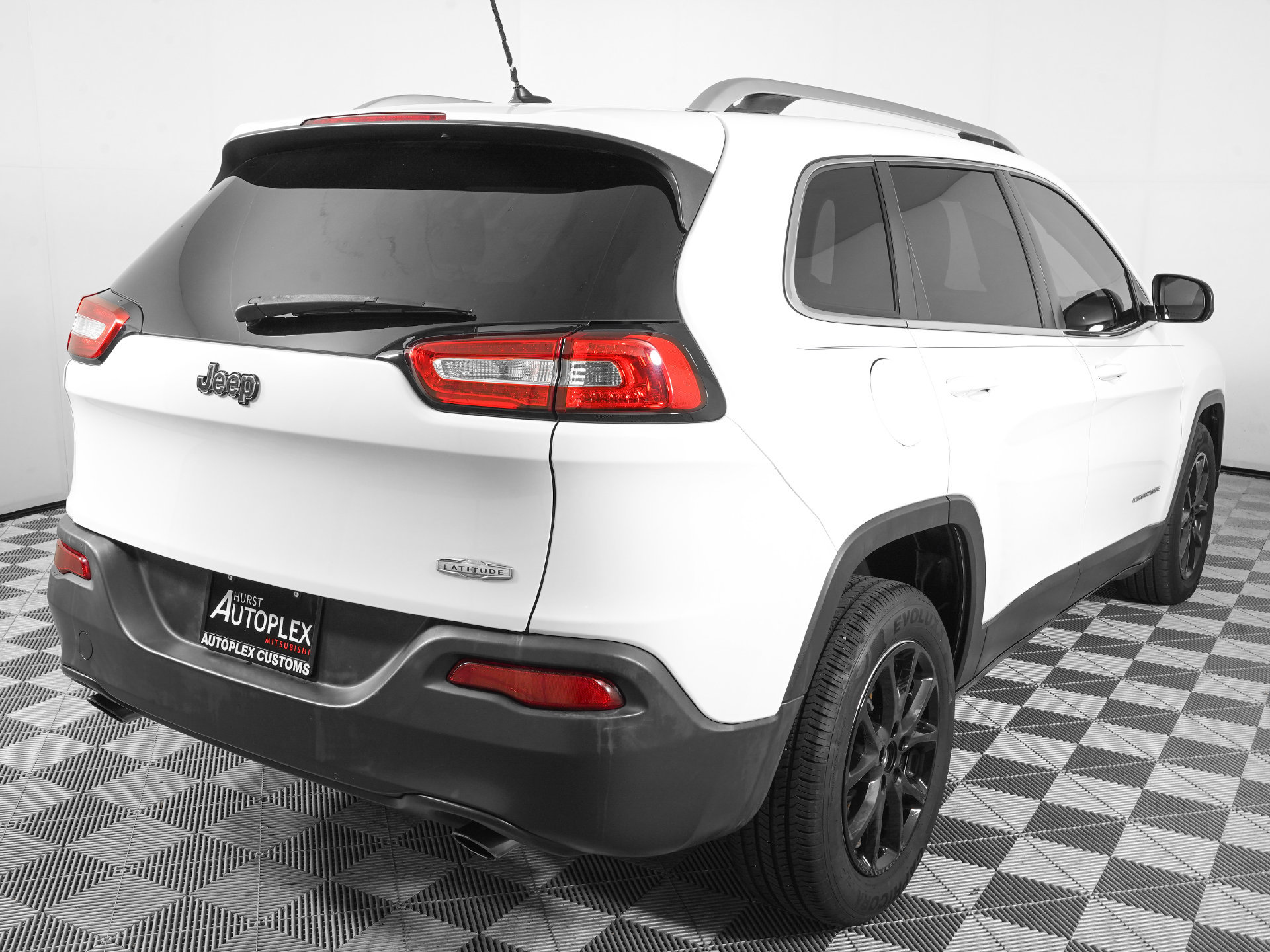 Used 2014 Jeep Cherokee Latitude FWD image 5