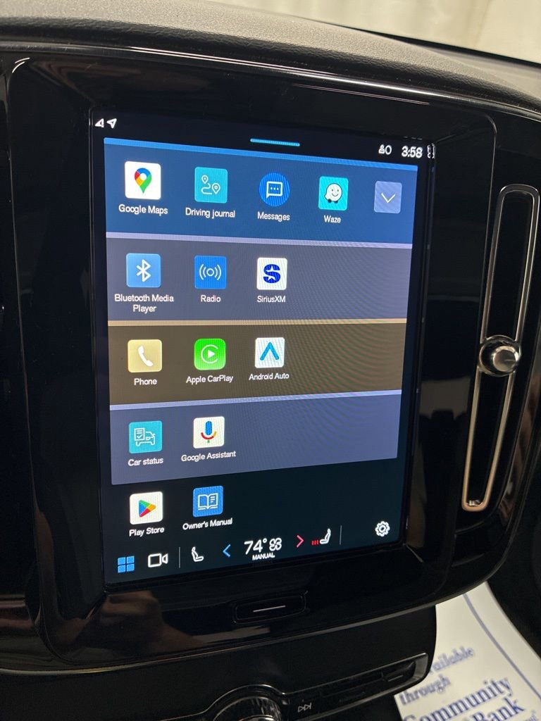 Used 2024 Volvo XC40 B5 Core image 18