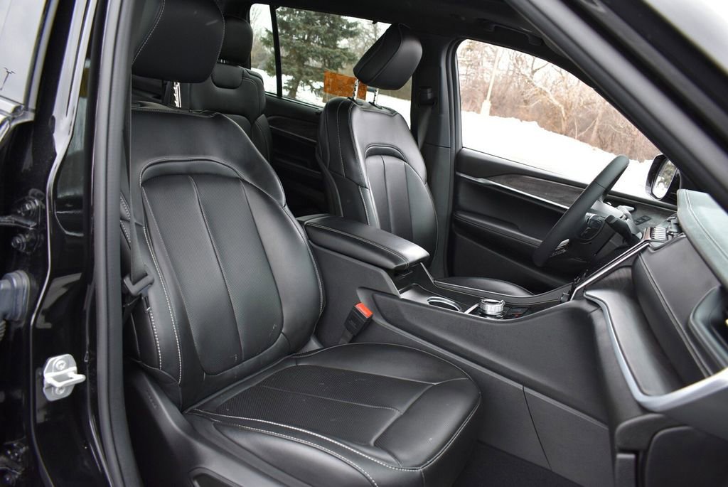 Certified 2024 Jeep Grand Cherokee L Limited w/ Luxury Tech Group II image 32