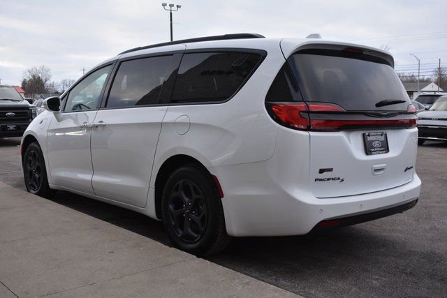 Used 2021 Chrysler Pacifica Limited w/ S Appearance Package image 10