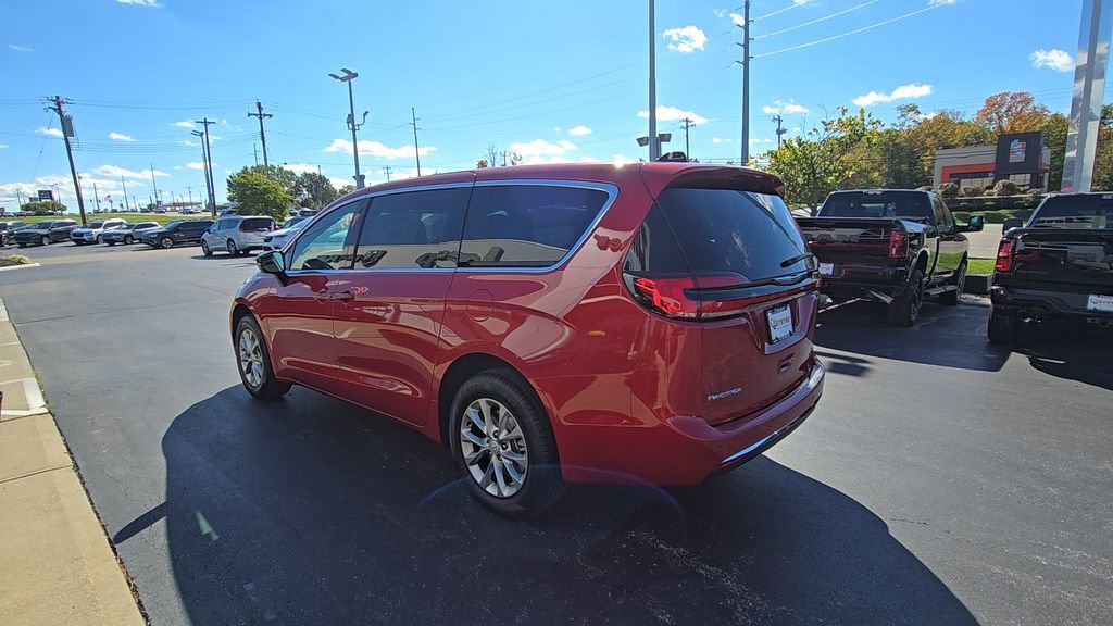 New 2026 Chrysler Pacifica Select image 6
