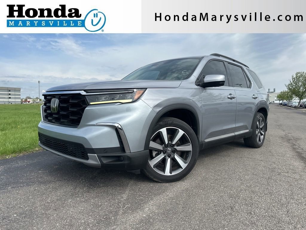 Used 2024 Honda Pilot Touring image 1