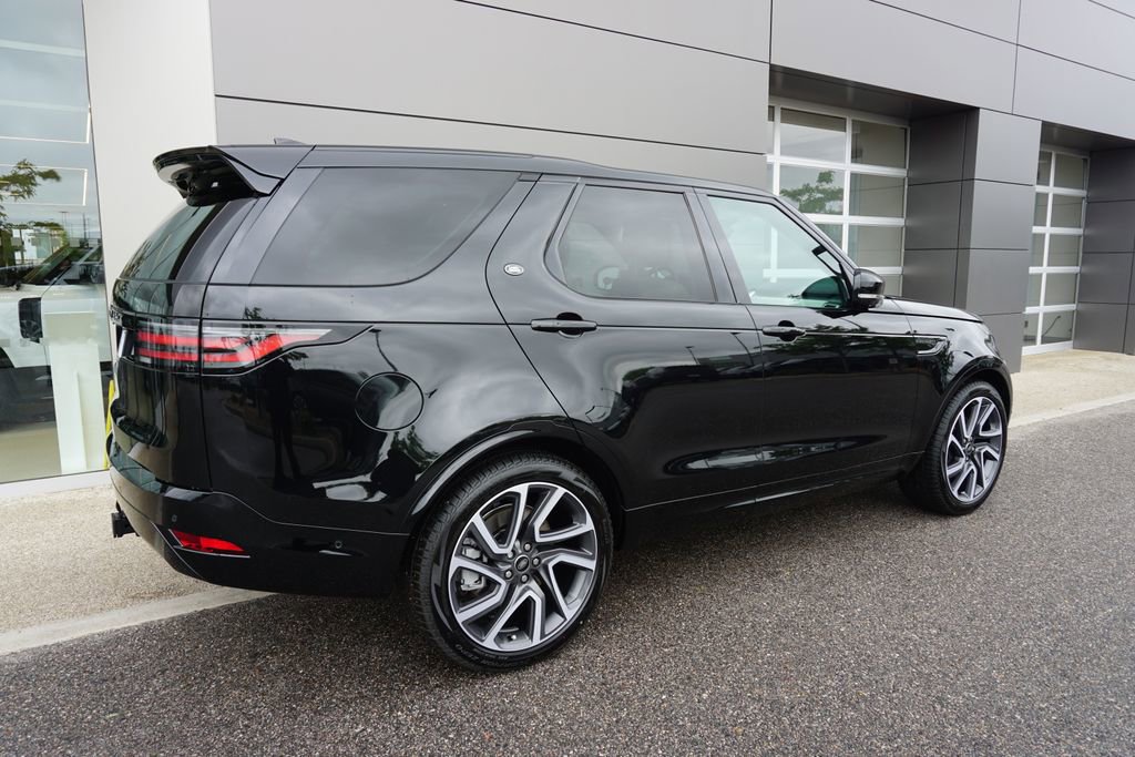 New 2025 Land Rover Discovery Dynamic SE image 4
