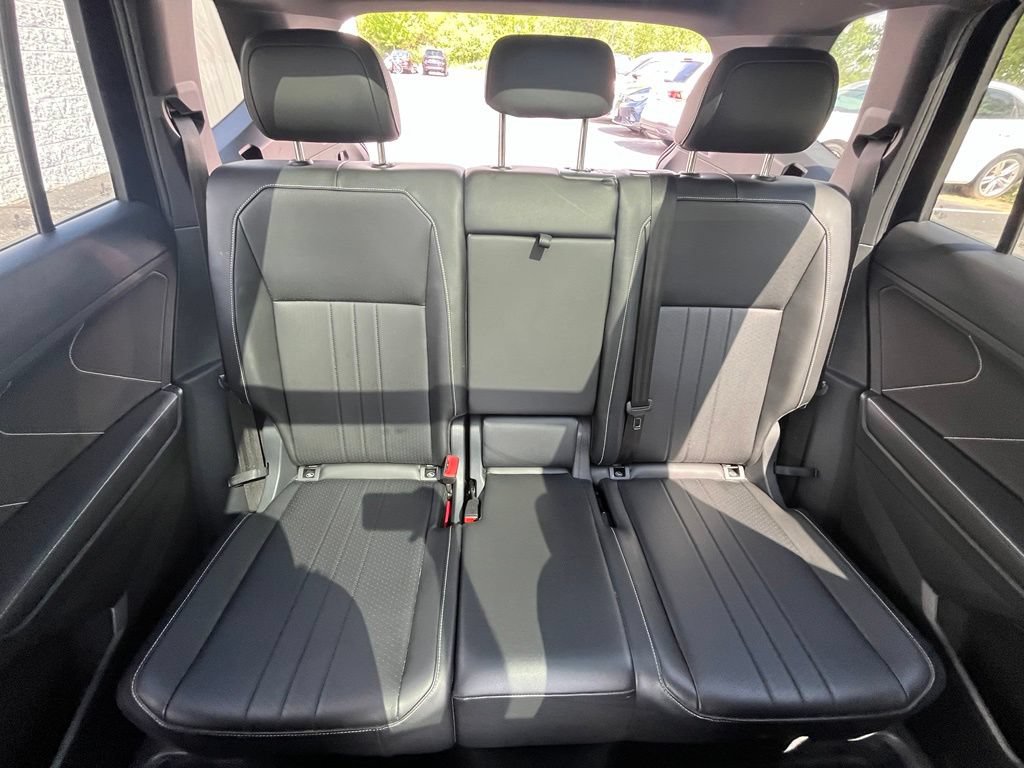 Certified 2024 Volkswagen Tiguan SE R-Line AWD/4WD image 29