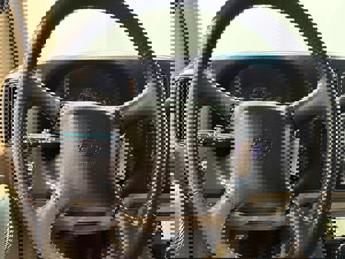 Used 2002 Chevrolet Express 1500 w/ LS Preferred Equipment Group image 11