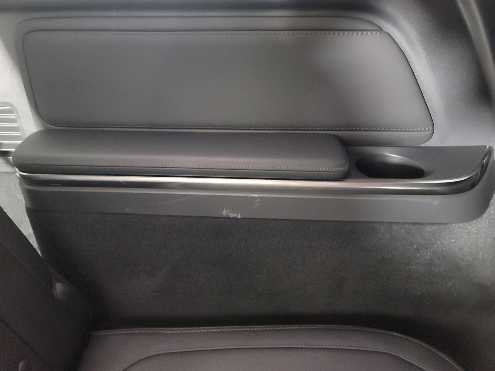 Used 2024 Rivian R1S Adventure image 36