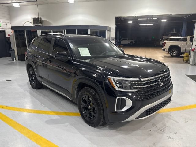 Used 2024 Volkswagen Atlas Peak Edition SEL AWD/4WD image 4