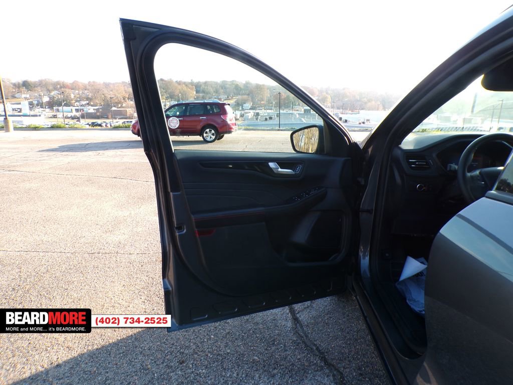 Used 2025 Ford Escape ST-Line image 13