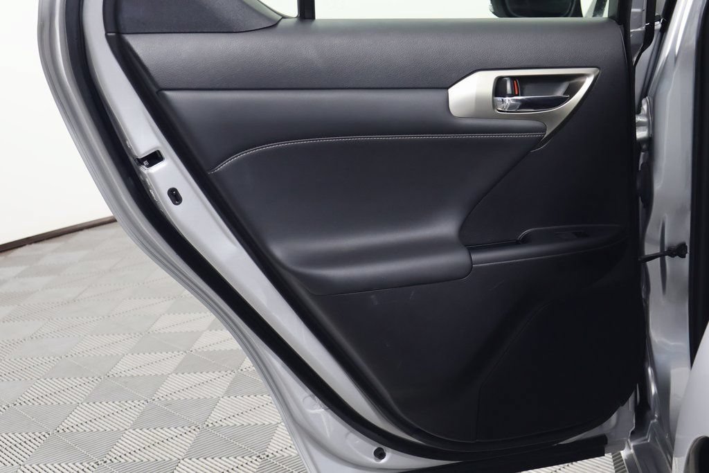 Used 2016 Lexus CT 200h w/ Navigation Package FWD image 13
