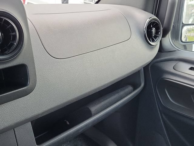 Used 2025 Mercedes-Benz Sprinter 2500 image 30
