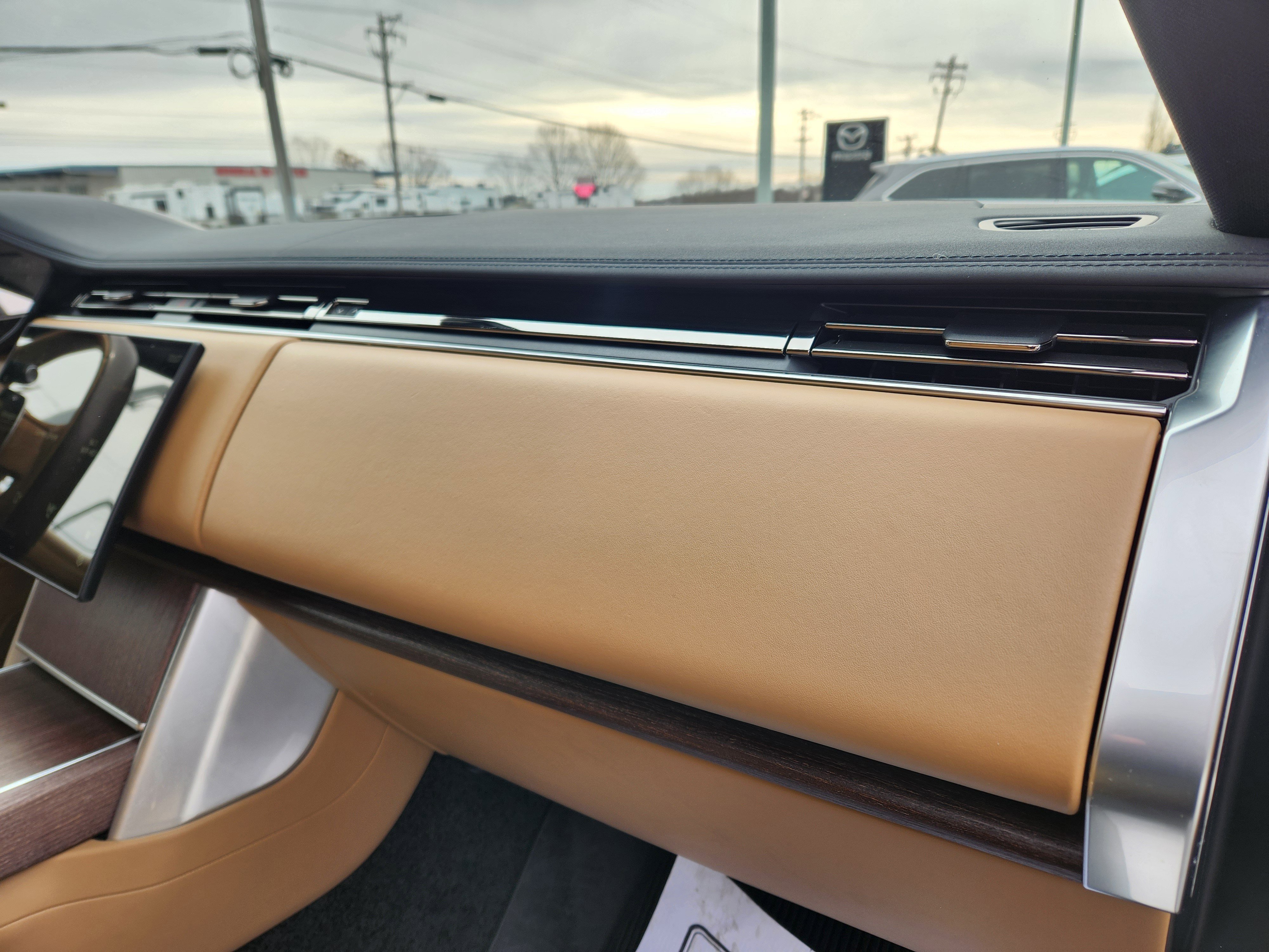 Certified 2024 Land Rover Range Rover Long Wheelbase SE image 18