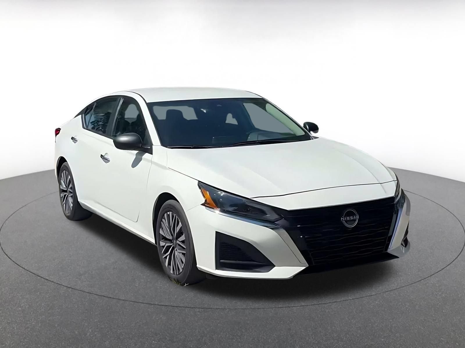 Used 2025 Nissan Altima 2.5 SV FWD image 3