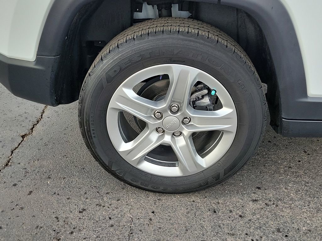 Used 2023 Jeep Compass Sport image 7