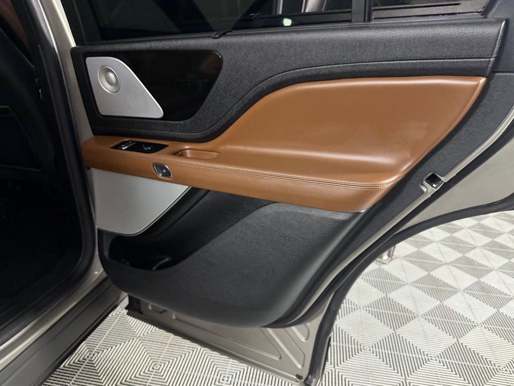 Used 2023 Lincoln Aviator Reserve w/ Equipment Group 201A image 26