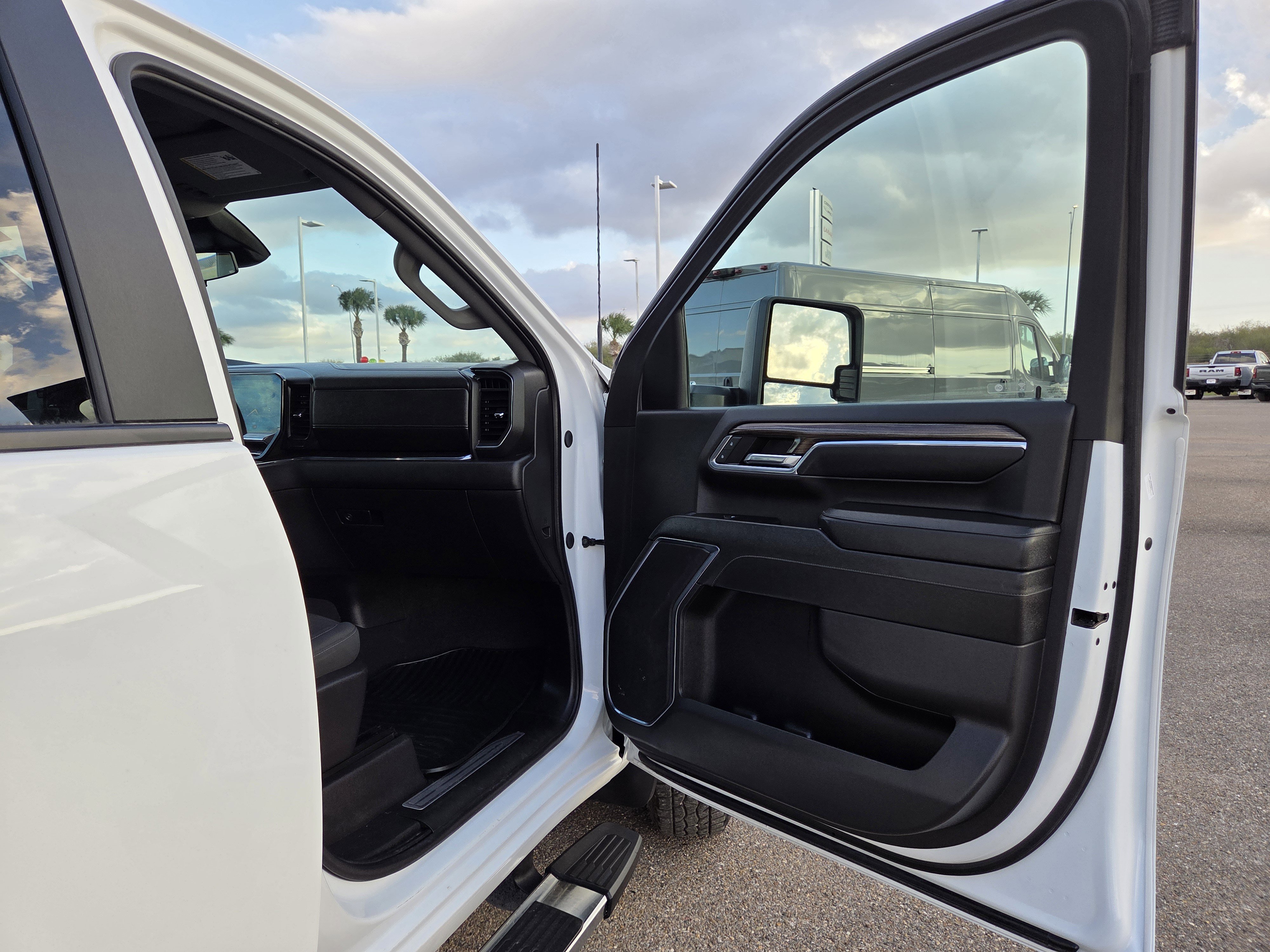 Used 2024 Chevrolet Silverado 2500 LT image 19