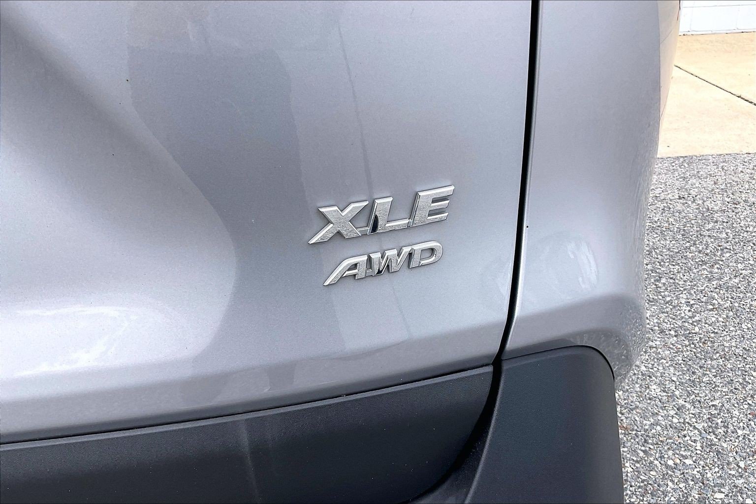 Used 2020 Toyota RAV4 XLE w/ Convenience Package AWD/4WD image 10