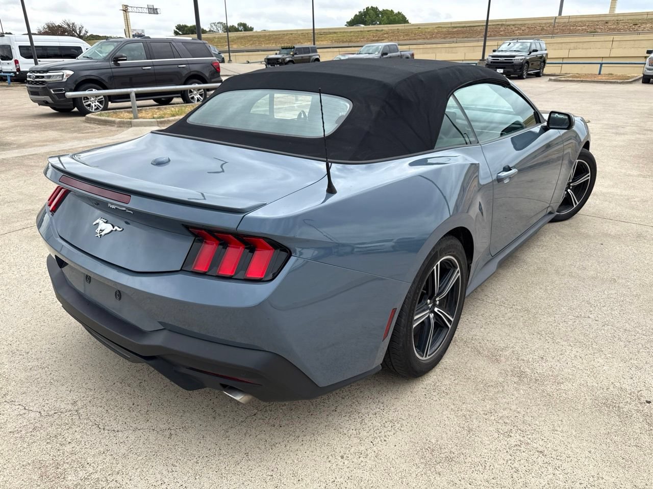 Used 2025 Ford Mustang Premium RWD image 10