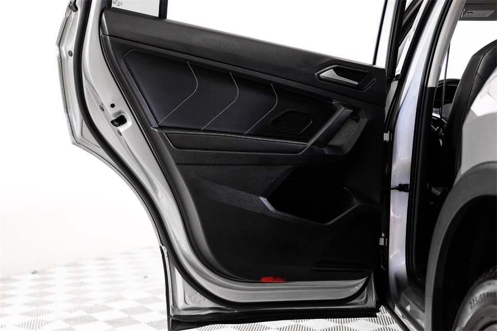 Used 2022 Volkswagen Tiguan SE image 50