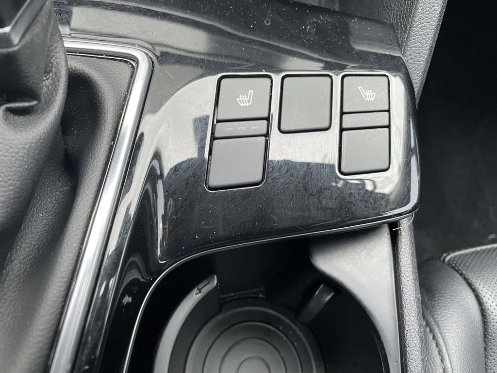 Used 2025 Kia Sportage EX w/ Premium Package image 41