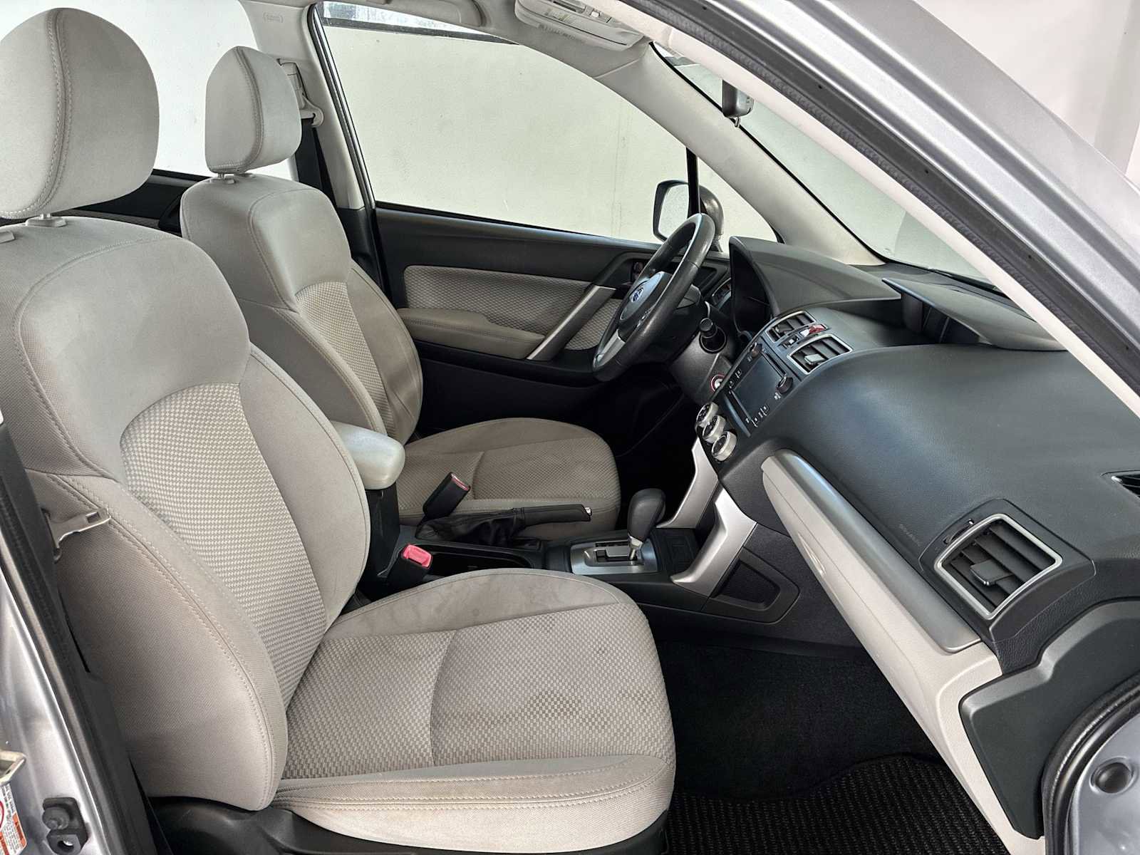 Used 2017 Subaru Forester 2.5i w/ Alloy Wheel Package image 24