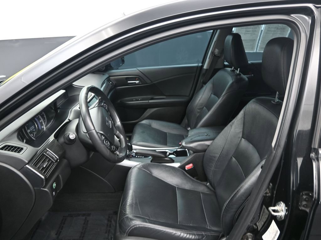 Used 2015 Honda Accord Touring image 10