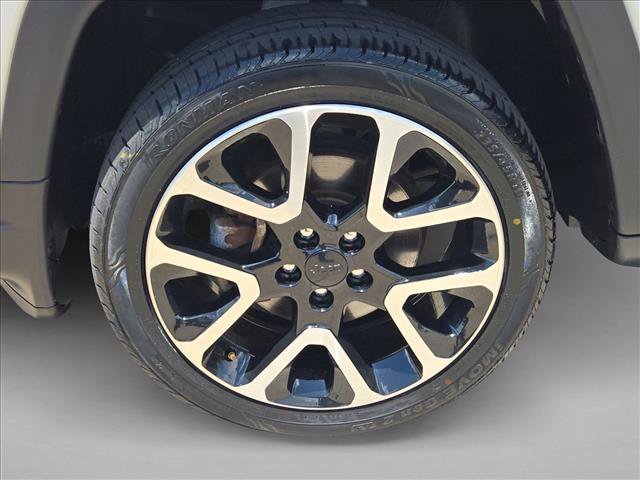 Used 2018 Jeep Compass Limited w/ Navigation Group AWD/4WD image 23