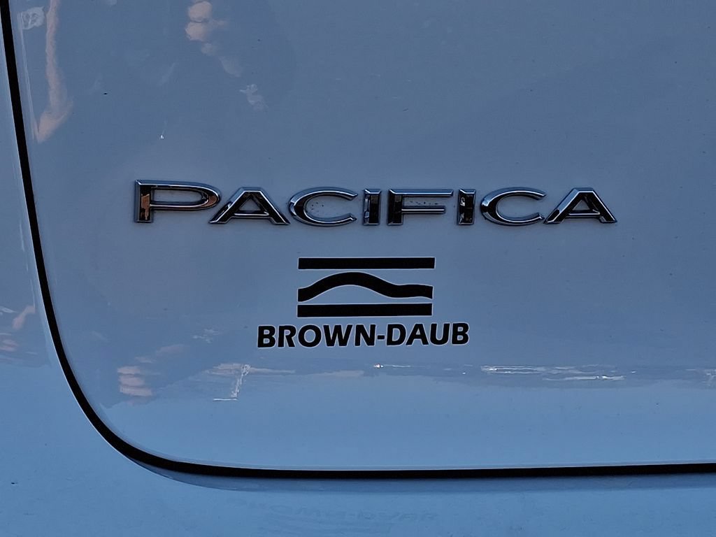 New 2026 Chrysler Pacifica Select AWD/4WD image 18